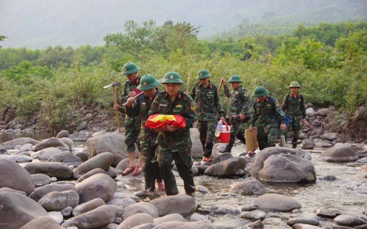 Đất mẹ đón 28 hài cốt liệt sĩ hy sinh tại chiến trường Lào trở về- Ảnh 4.