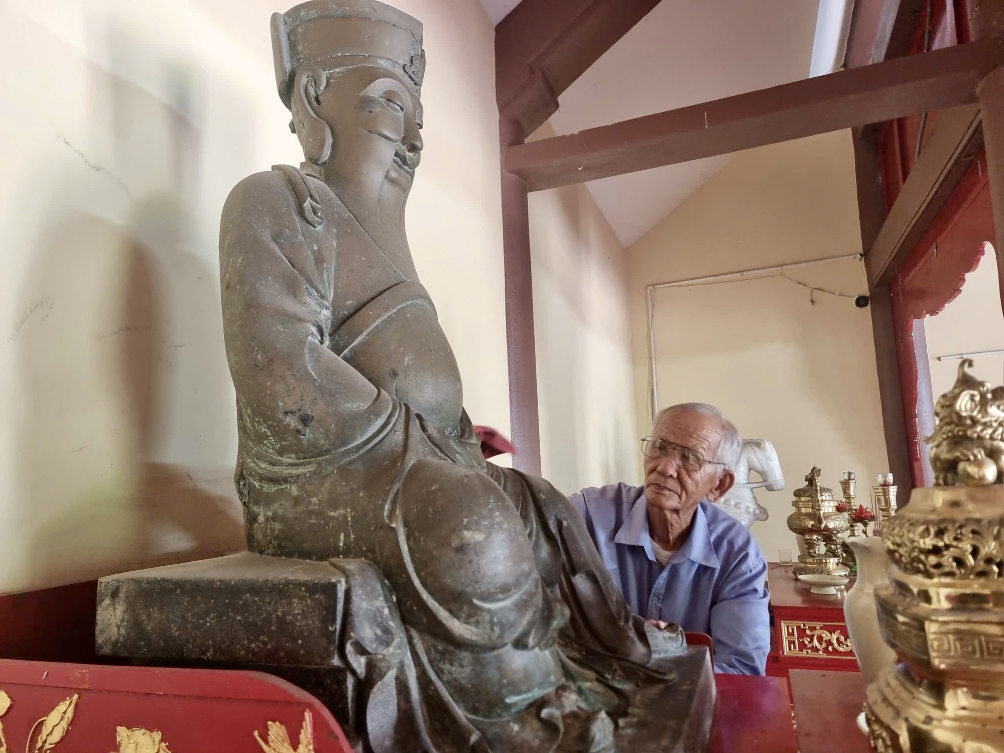 Giải mã bí ẩn pho tượng cổ ở vùng đất Chúa Tiên Nguyễn Hoàng lập dinh- Ảnh 1.