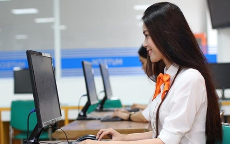 Cơ quan nào có thẩm quyền bổ nhiệm chức danh nghề nghiệp và xếp lại lương đối với kế toán viên?