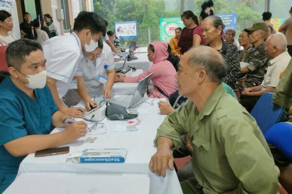 Giám đốc Sở Y tế Điện Biên: Ưu tiên đưa cán bộ Y tế giỏi từ tỉnh về cơ sở khám chữa bệnh cho người dân