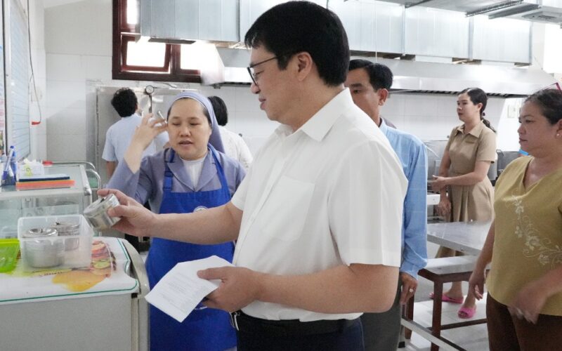 Tháng cao điểm kiểm tra an toàn thực phẩm phát hiện hơn 5.700 cơ sở vi phạm, xử phạt gần 22,5 tỉ đồng