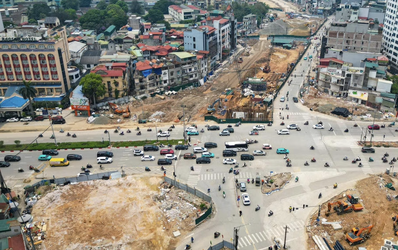 lathanh-1779966812060-17799668127471547343590 Hà Nội điều chỉnh giao thông nút La Thành - Nguyễn Chí Thanh thi công metro tuyến số 5- Ảnh 1.