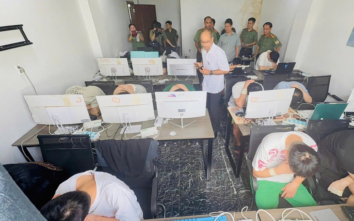 TPHCM liên tiếp phát hiện nhóm người nước ngoài nghi lừa đảo công nghệ cao- Ảnh 7.