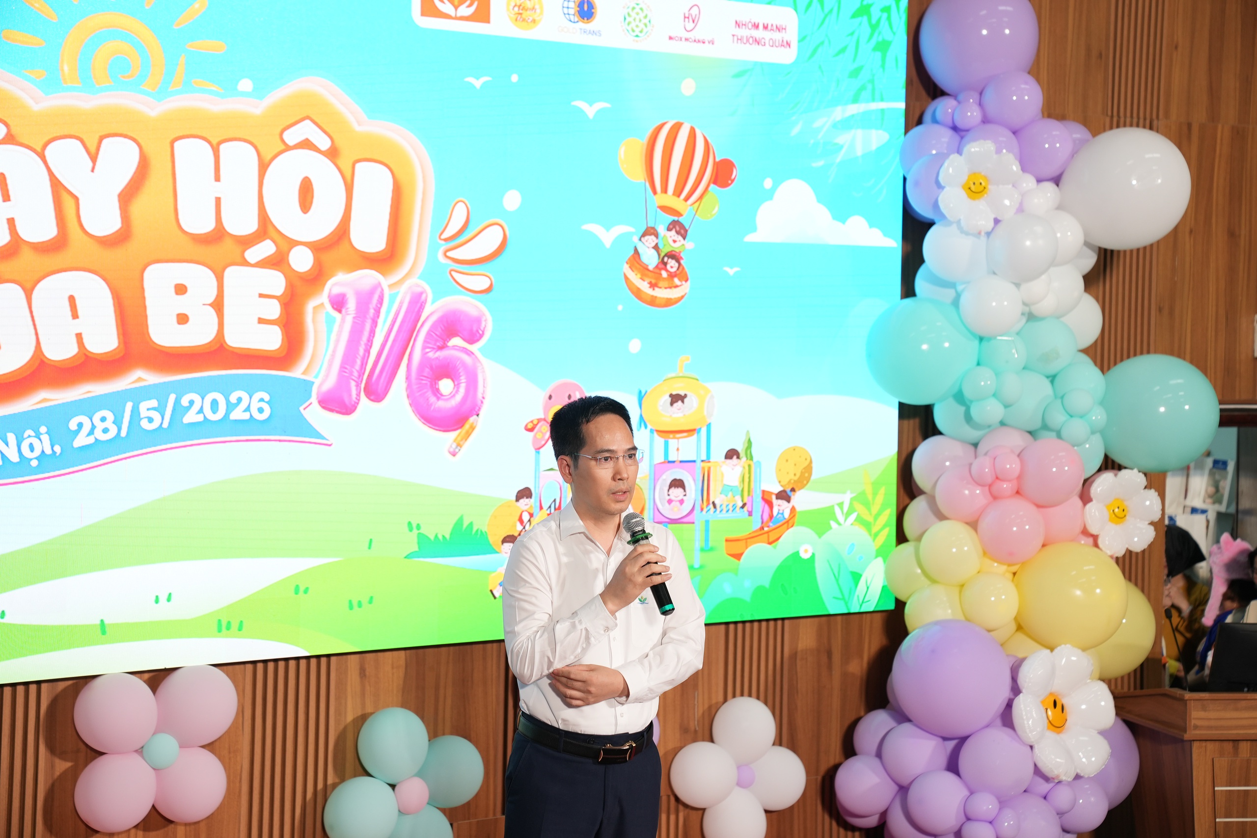 nch08814-1780125131060532820094 Mang Tết Thiếu nhi đủ đầy đến với những em nhỏ đang điều trị trong bệnh viện- Ảnh 1.