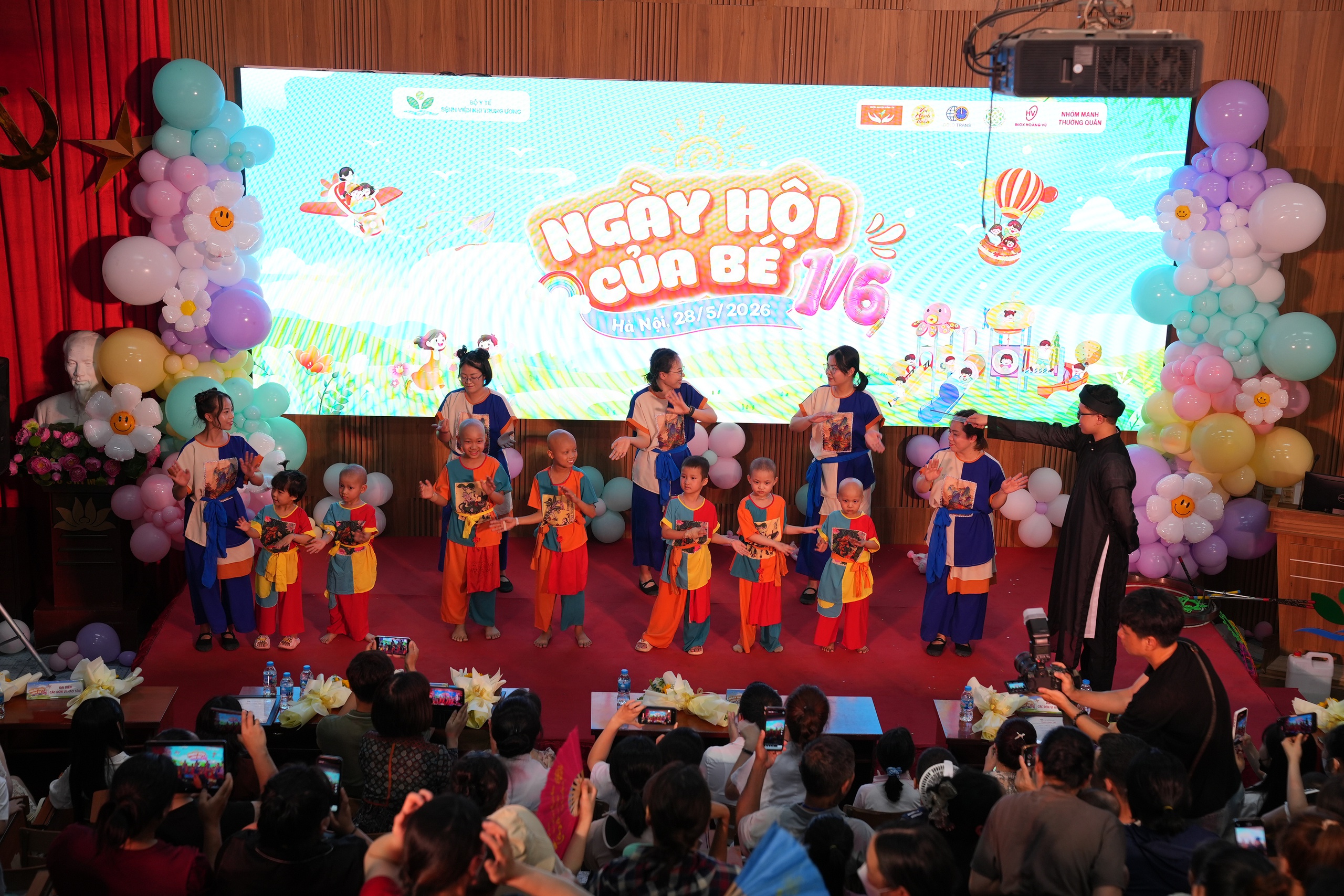 nch09025-1780125131020128887929 Mang Tết Thiếu nhi đủ đầy đến với những em nhỏ đang điều trị trong bệnh viện- Ảnh 2.