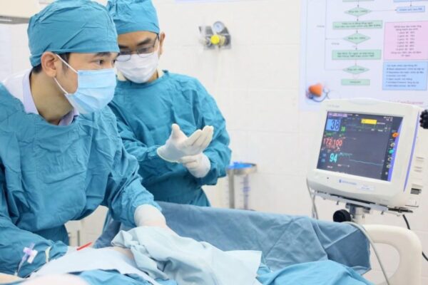 38 nhịp tim/phút và cuộc chạy đua giành sự sống cho sản phụ