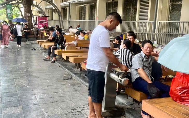 Các cơ sở y tế Thanh Hóa triển khai giải pháp chống nóng cho người bệnh- Ảnh 7.