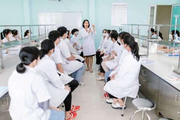Nghị định 182 và câu chuyện giữ chân người làm giáo dục