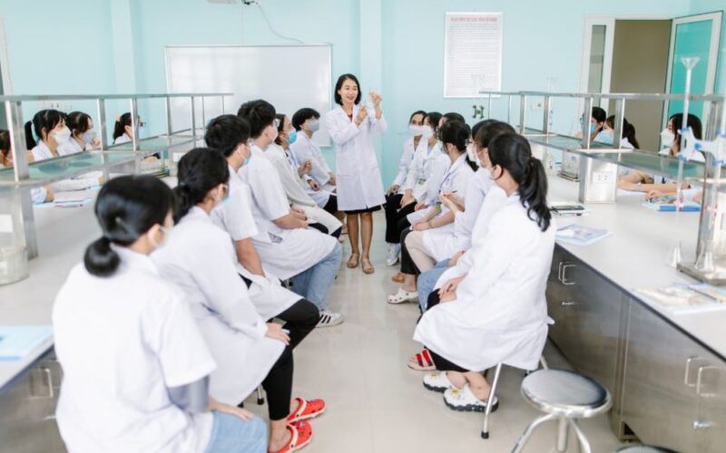 Nghị định 182 và câu chuyện giữ chân người làm giáo dục