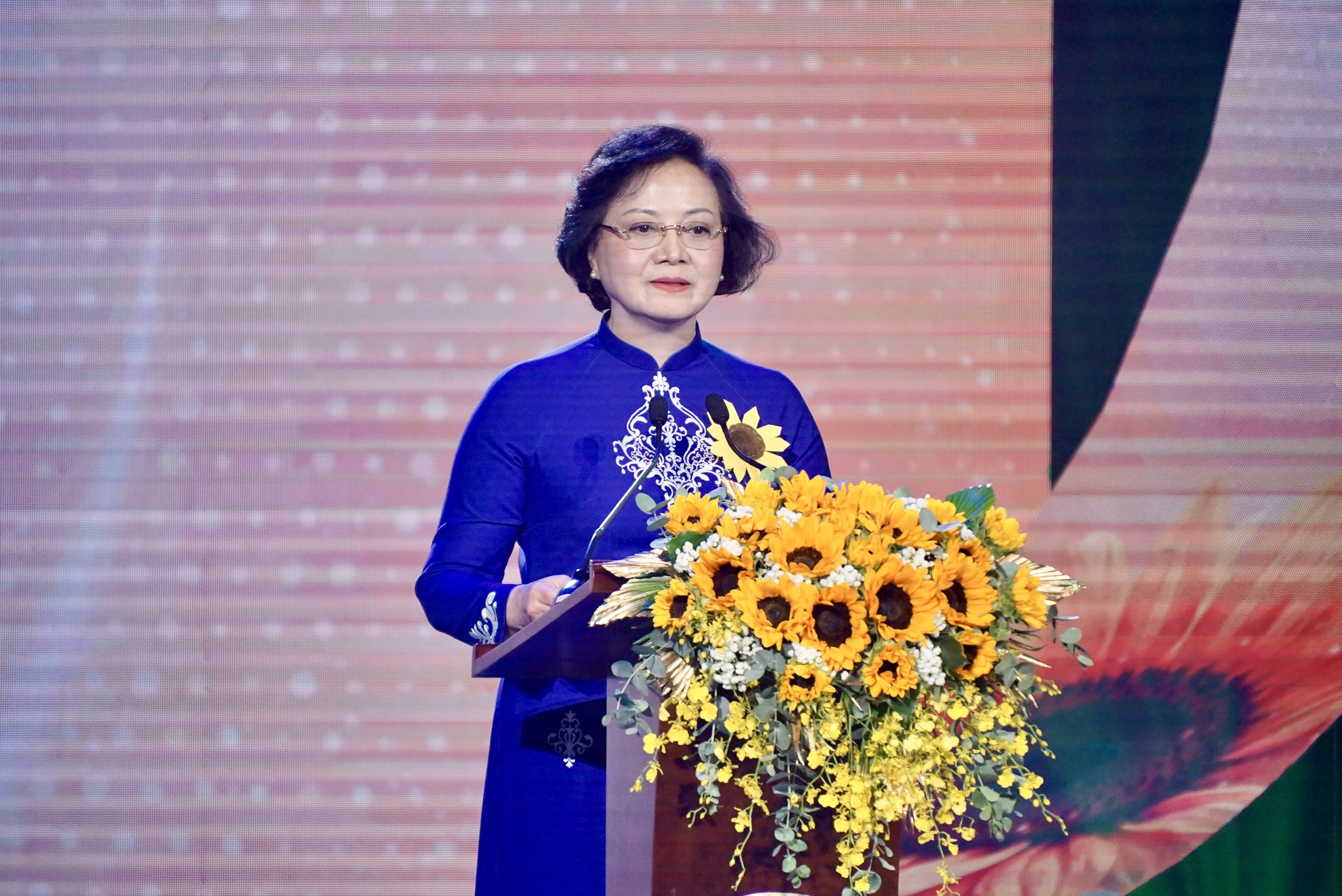 Phó Thủ tướng Phạm Thị Thanh Trà: Không để bệnh nhân ung thư nghèo đơn độc trong cuộc chiến giành sự sống- Ảnh 1.