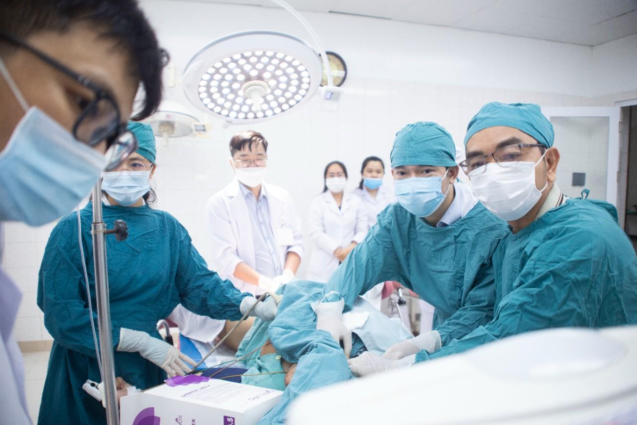 38 nhịp tim/phút và cuộc chạy đua giành sự sống cho sản phụ- Ảnh 1.