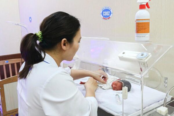 Hành trình 42 ngày giành lại sự sống cho em bé sinh non 28 tuần của bệnh viện Kiến An, Hải Phòng
