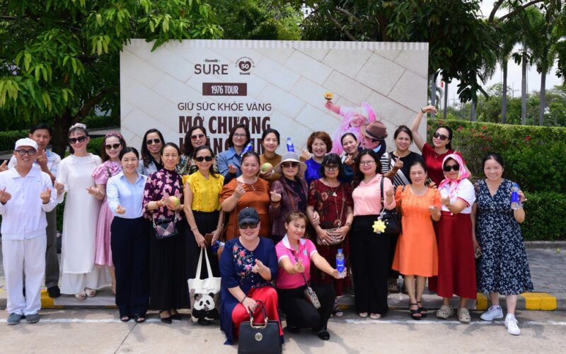 Vinamilk đón thế hệ ‘đồng niên’ tham quan nhà máy với lời hứa chăm sóc sức khỏe bằng dinh dưỡng chất lượng