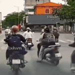 Cô gái phóng xe tạt đầu khiến loạt xe máy ngã liên hoàn giữa ngã tư