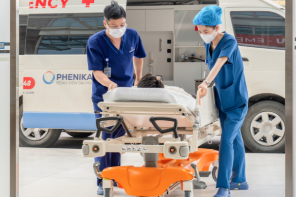 Hồi sức cấp cứu và chăm sóc giảm nhẹ nâng đỡ người bệnh ung thư giai đoạn cuối tại PhenikaaMec