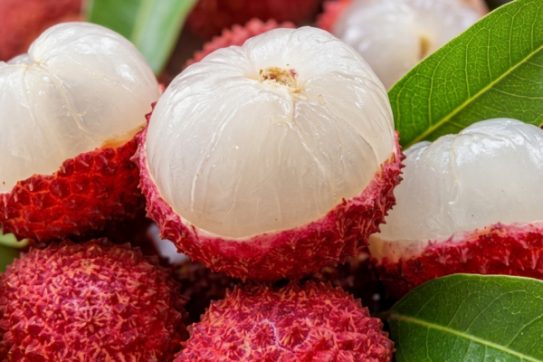 Ăn vải có nóng không? Cách ăn không lo nổi mụn