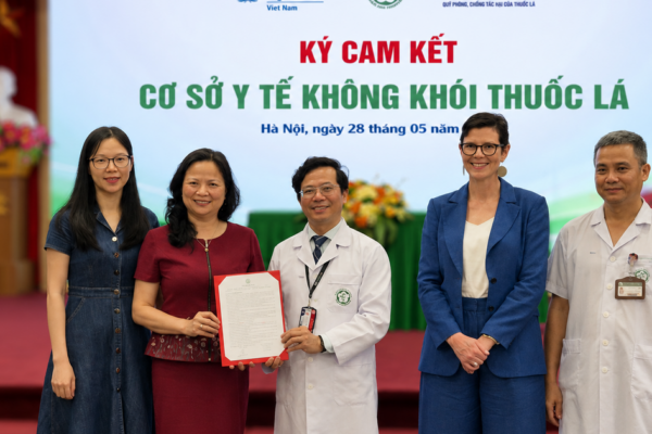 Chuyên gia nói gì về đề xuất cấm người sinh từ năm 2010 hút thuốc?