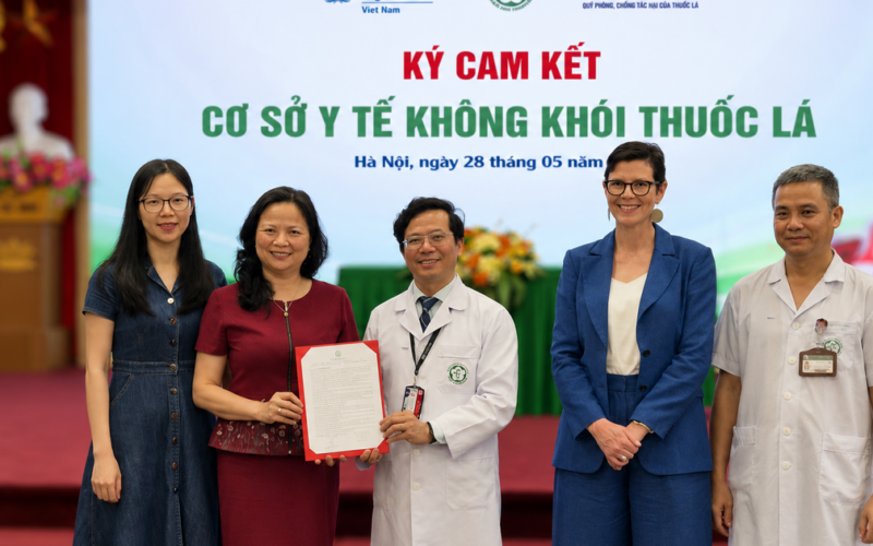 Chuyên gia nói gì về đề xuất cấm người sinh từ năm 2010 hút thuốc?