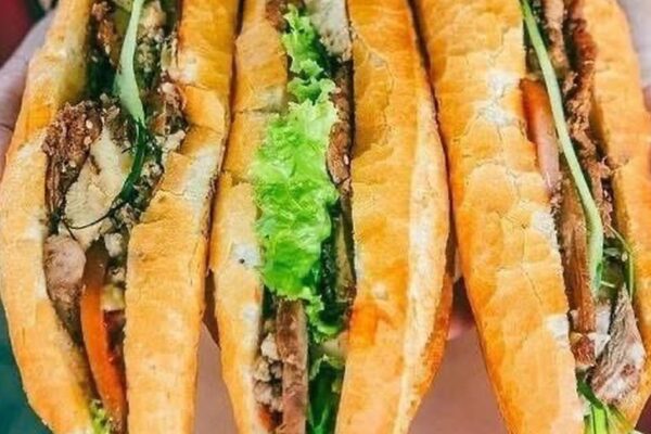 Phạt 80 triệu đồng, đình chỉ 3 tháng tiệm bánh mỳ khiến 64 người ngộ độc