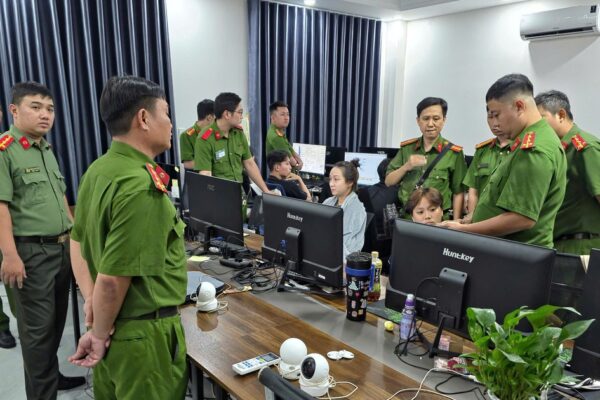 TPHCM liên tiếp phát hiện nhóm người nước ngoài nghi lừa đảo công nghệ cao
