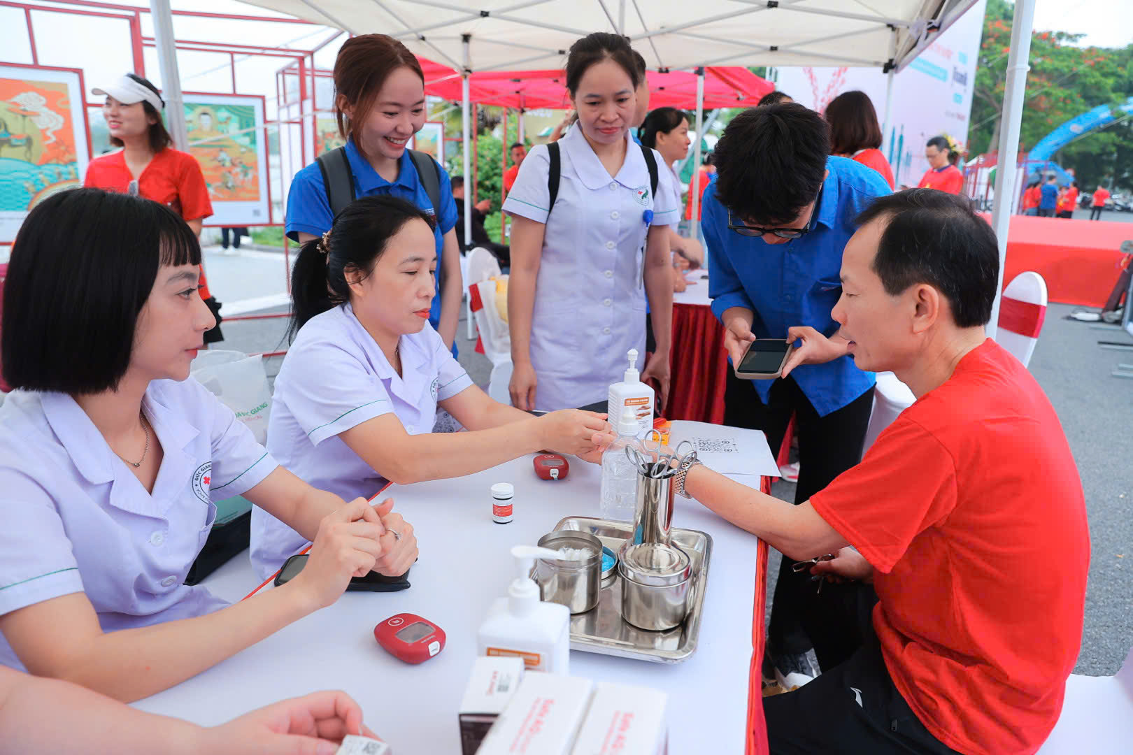 tu-van-sl-17783887997972089020943 Mỗi bước chân là một “liều thuốc”: Lan tỏa tinh thần sống khỏe, phòng bệnh từ sớm- Ảnh 4.