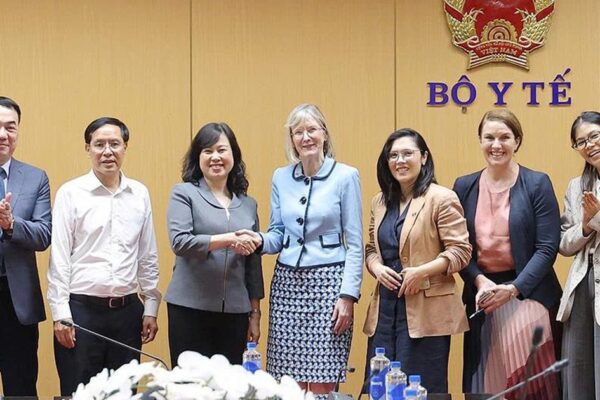 Bộ trưởng Đào Hồng Lan tiếp, làm việc với Đại sứ Úc Gillian Bird về thúc đẩy hợp tác y tế