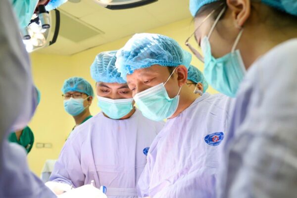 Ung thư lưỡi dễ nhầm nhiệt miệng: Bác sĩ cảnh báo dấu hiệu không nên chủ quan
