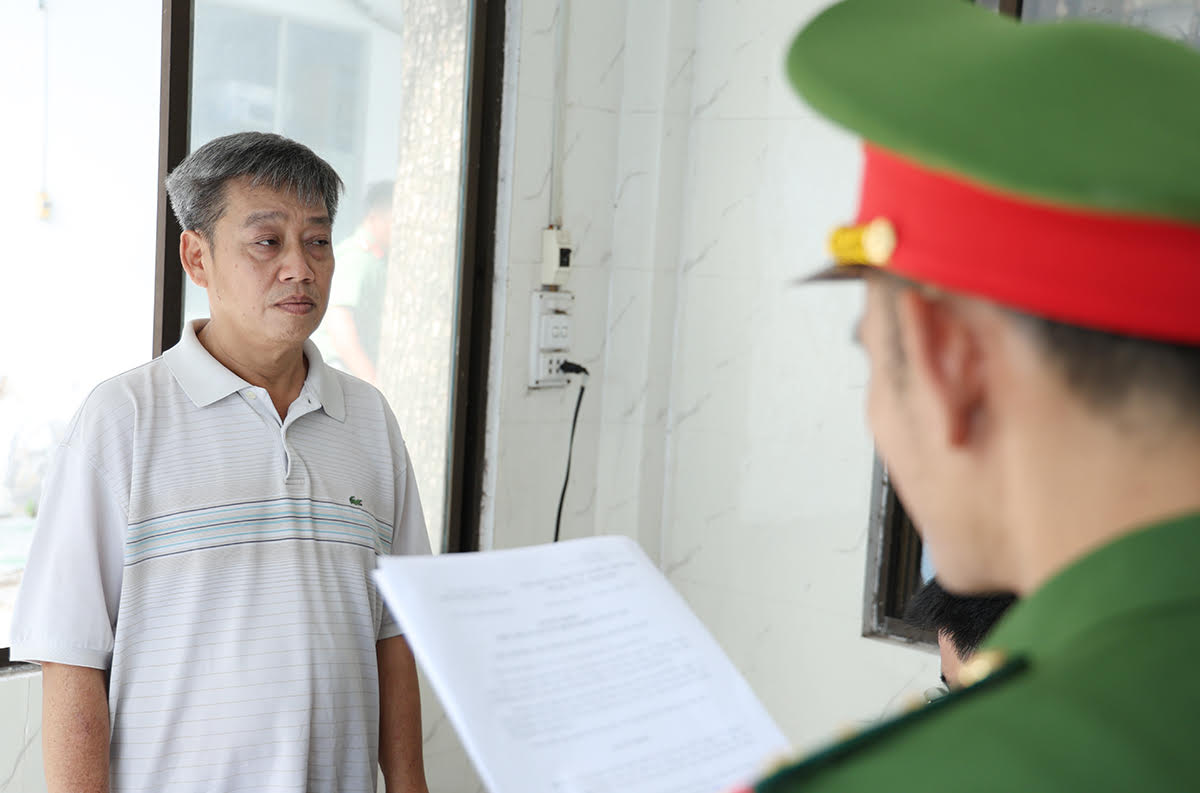 unnamed-20-17799632026511768919171 Dùng chiêu bài đáo hạn ngân hàng, trả lãi cao, người đàn ông chiếm đoạt 80 tỷ đồng- Ảnh 1.