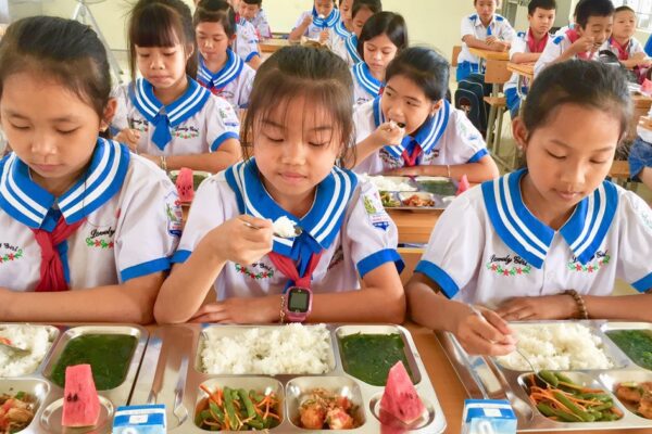 Thực đơn dinh dưỡng hợp lý tác động thế nào đến sức khỏe và tầm vóc của trẻ?