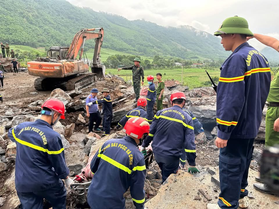 Kiểm tra toàn diện mỏ đá sạt lở khiến ba người tử vong tại Thanh Hóa- Ảnh 1.