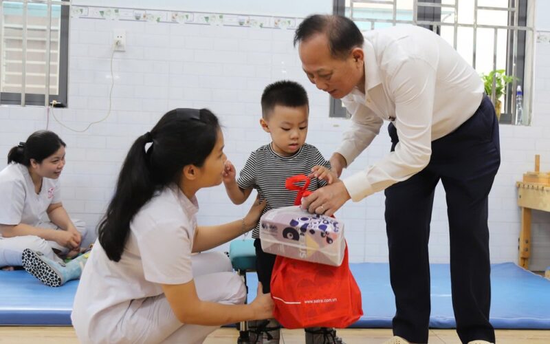 TPHCM: Nhiều đơn vị cam kết hỗ trợ thiết thực cho Trung tâm chăm sóc trẻ khuyết tật