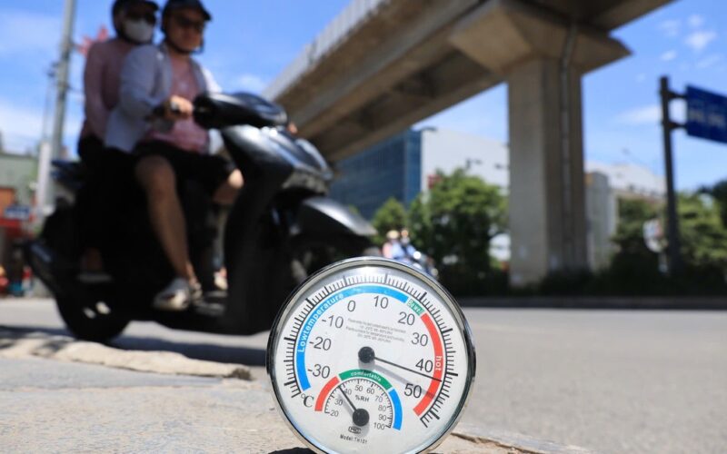 Ngày mai nhiệt độ cảm nhận thực tế ở Hà Nội có thể lên đến 47 độ C