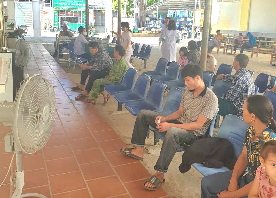 Các cơ sở y tế Thanh Hóa triển khai giải pháp chống nóng cho người bệnh- Ảnh 1.