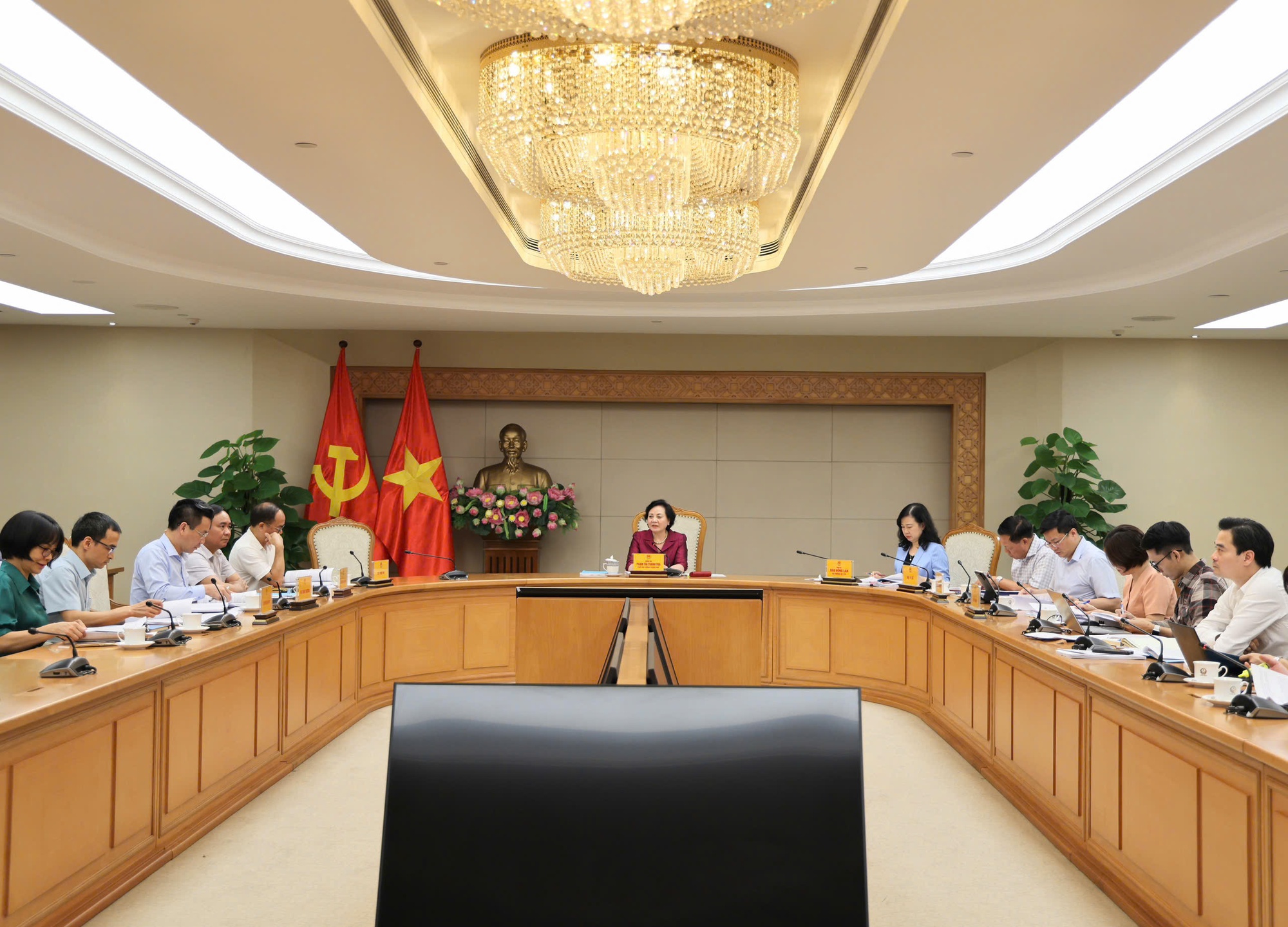 Hoàn thiện bộ máy quản lý ATTP theo hướng một đầu mối để khắc phục tình trạng 'cắt khúc', chồng chéo- Ảnh 4.
