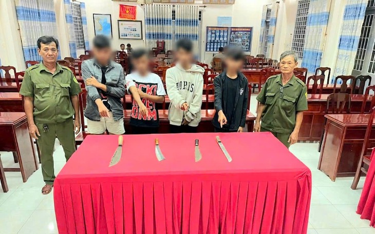 Hẹn nhau "nói chuyện" bằng dao, nhóm thanh thiếu niên sa lưới trước giờ hỗn chiến