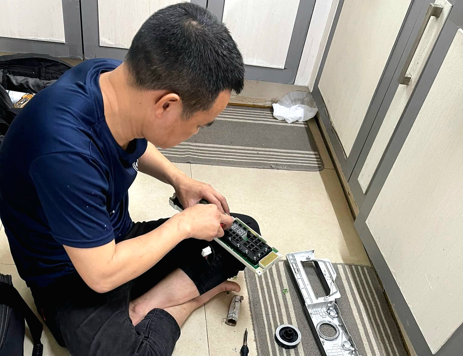 Thợ điện tiết lộ 3 nguyên tắc đơn giản giúp bật điều hòa cả ngày không lo tốn điện- Ảnh 2.