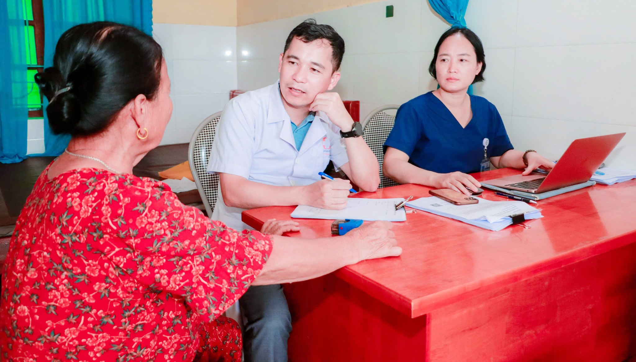 Hơn 400 người dân ở Nghệ An được khám, sàng lọc các bệnh ung thư miễn phí- Ảnh 2.