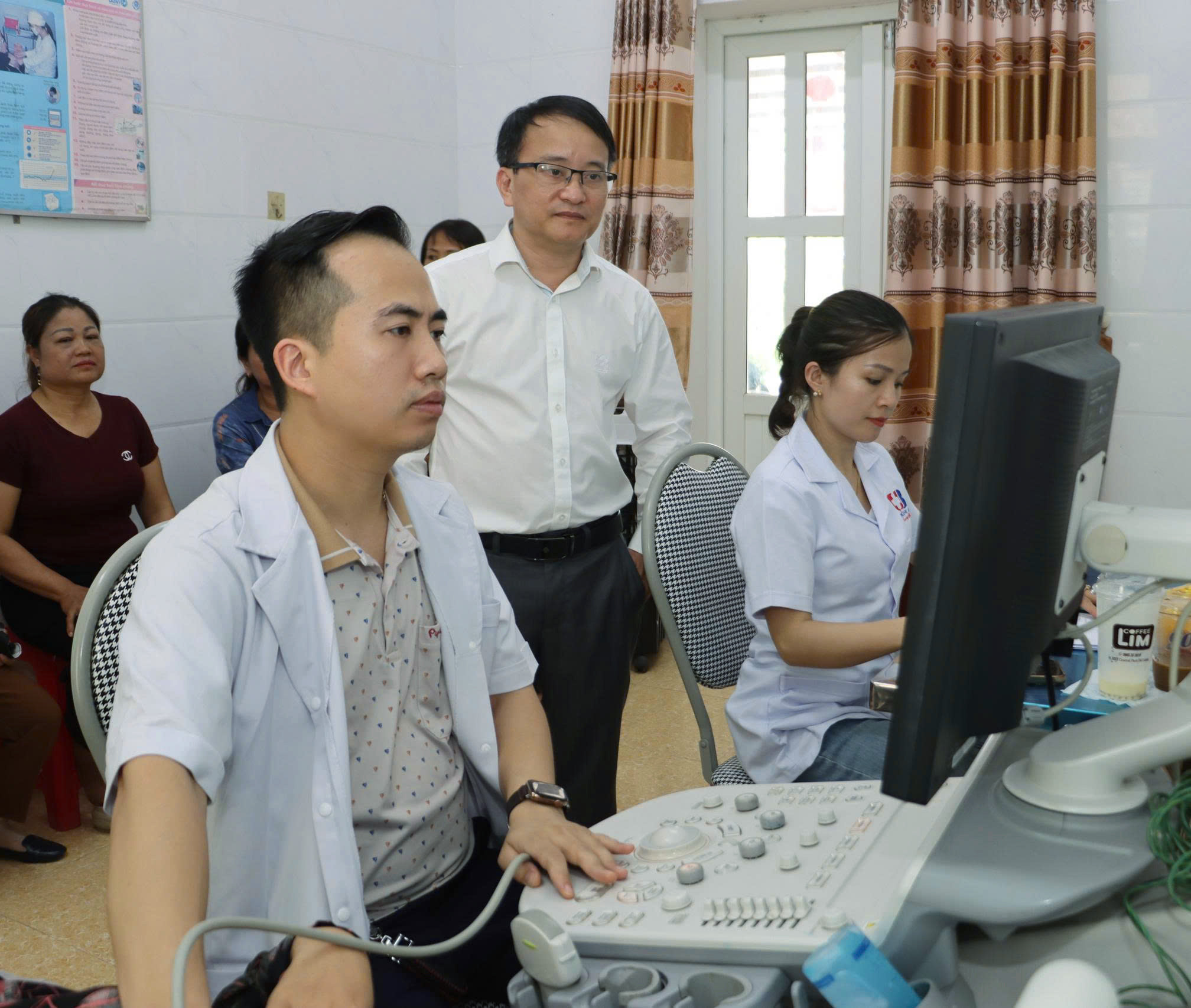 Hơn 400 người dân ở Nghệ An được khám, sàng lọc các bệnh ung thư miễn phí- Ảnh 4.