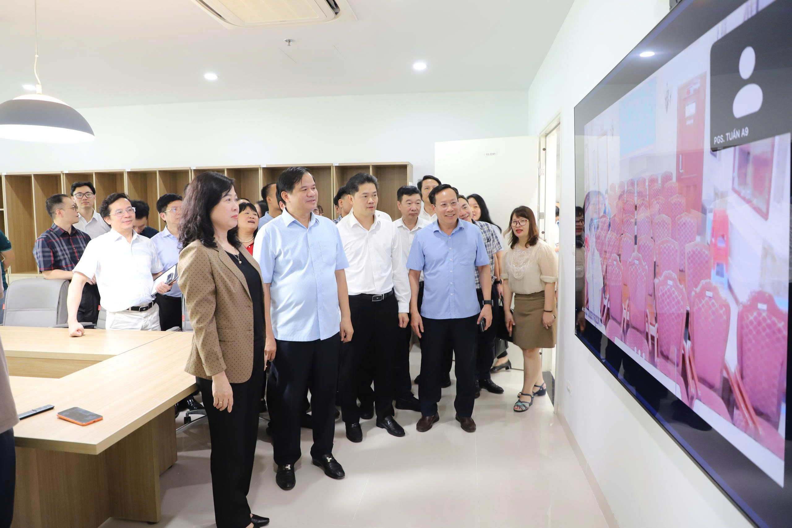 214124-17811032207821820457684 Bộ trưởng Đào Hồng Lan: Quyết tâm đưa Cơ sở 2 Bệnh viện Bạch Mai vào hoạt động trong cuối tháng 6- Ảnh 2.