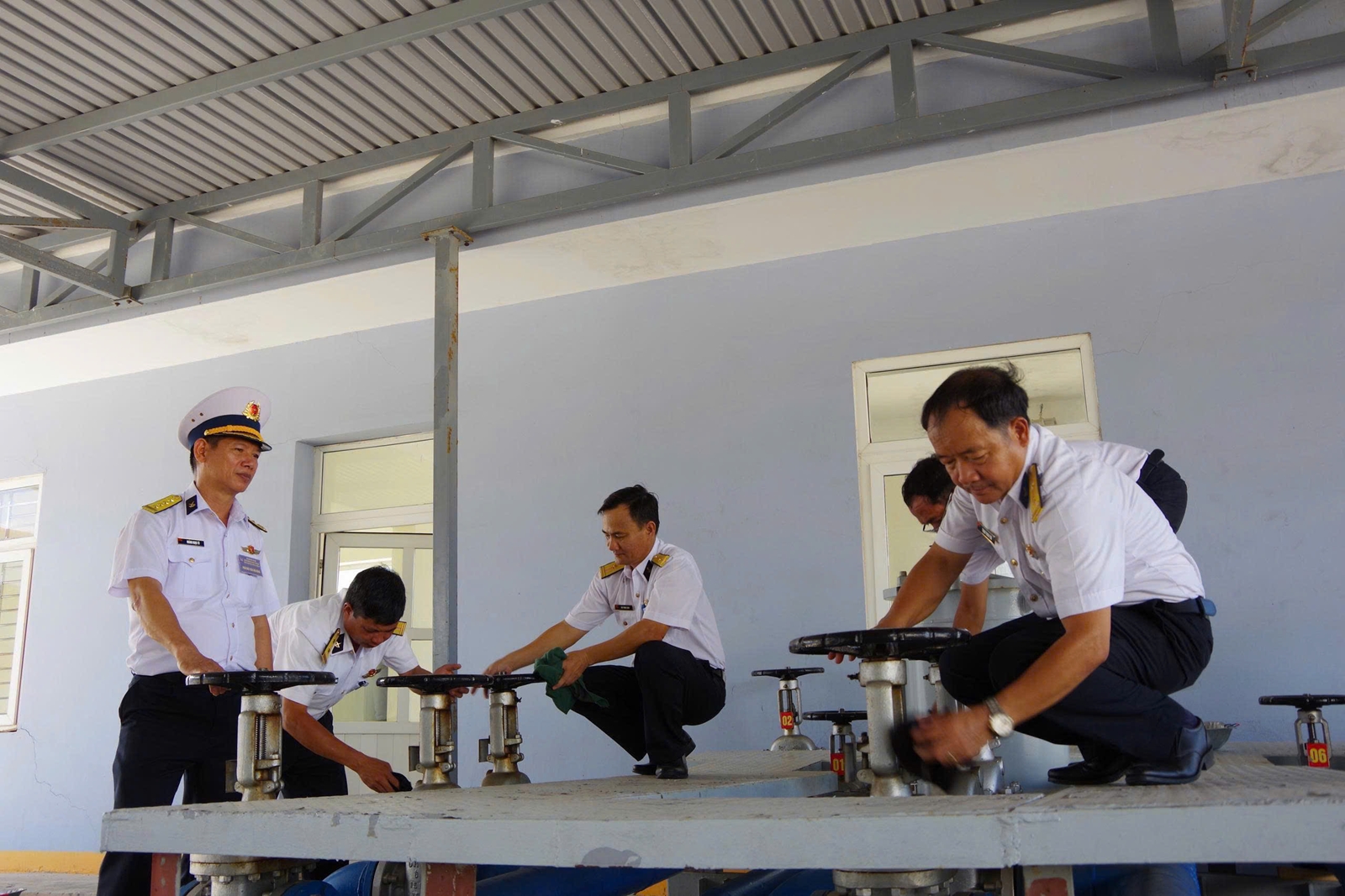 Vùng 2 Hải quân góp sức bảo đảm an ninh năng lượng quốc gia - Ảnh 2.