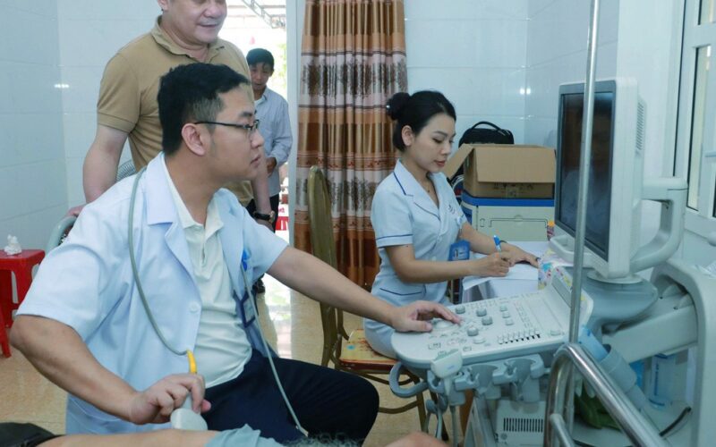 Hơn 400 người dân ở Nghệ An được khám, sàng lọc các bệnh ung thư miễn phí