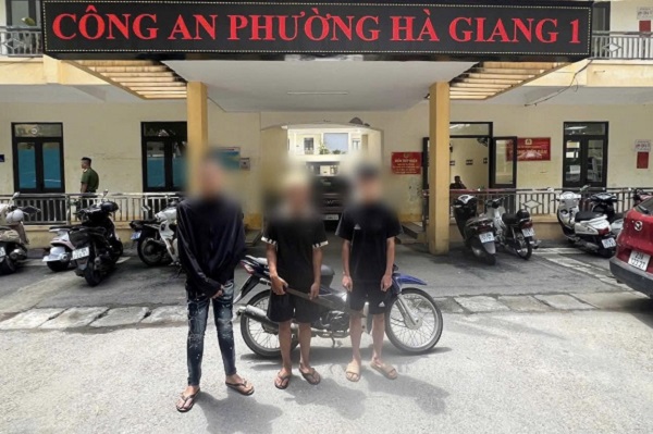 Tuyên Quang: Tạm giữ nhóm thanh thiếu niên mang kiếm ‘hỗn chiến’, quay clip đăng TikTok- Ảnh 1.