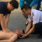 Trên đường đi làm về gặp người bất tỉnh bên đường, các y bác sĩ lao vào cấp cứu