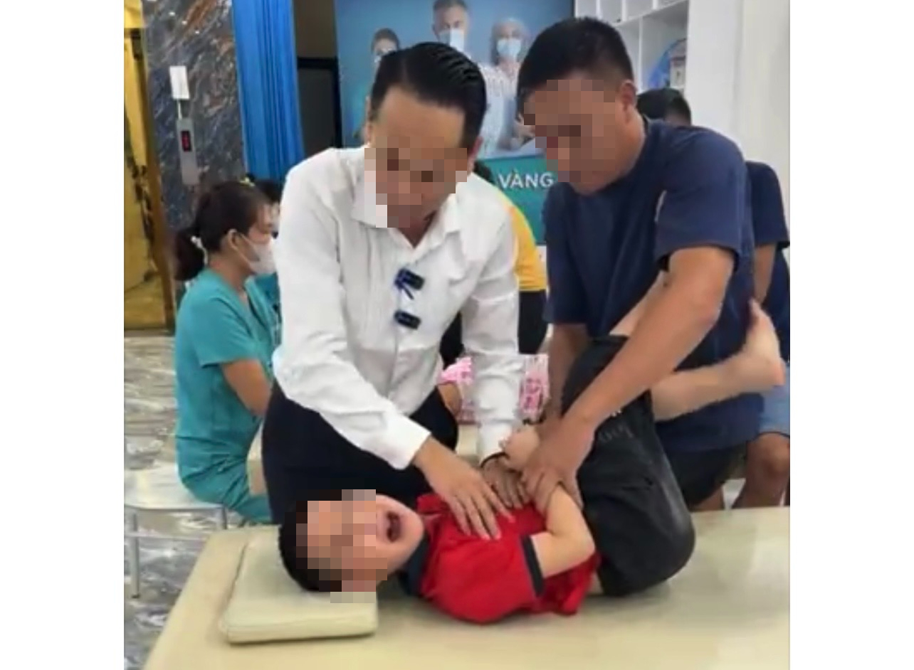 Sự thật về 'tiến sĩ nắn chỉnh xương' ở Y Đức Vương giúp trẻ 'không nói được thành nói được'- Ảnh 3.