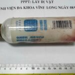 Chai nhựa dài 20cm mắc sâu trong trực tràng sau hành động tự xử của người đàn ông