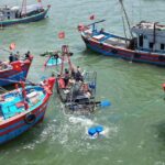 Chìm tàu cá công suất lớn gần cửa biển Nghệ An