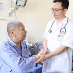 Cụ ông 99 tuổi được cứu sống nhờ can thiệp đặt 2 stent mạch vành