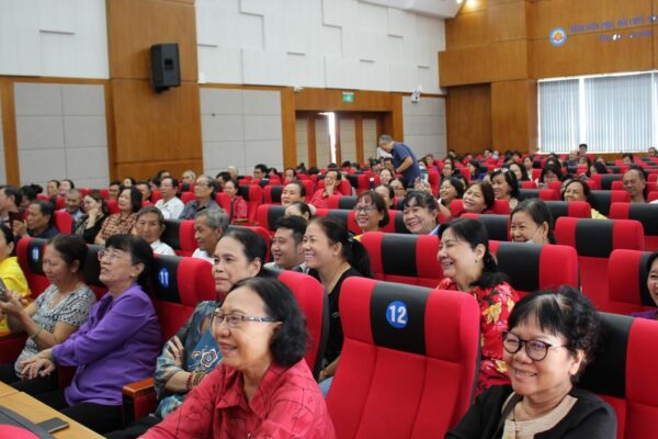 Đưa kiến thức y khoa từ hội trường chuyên môn đến khu dân cư TPHCM