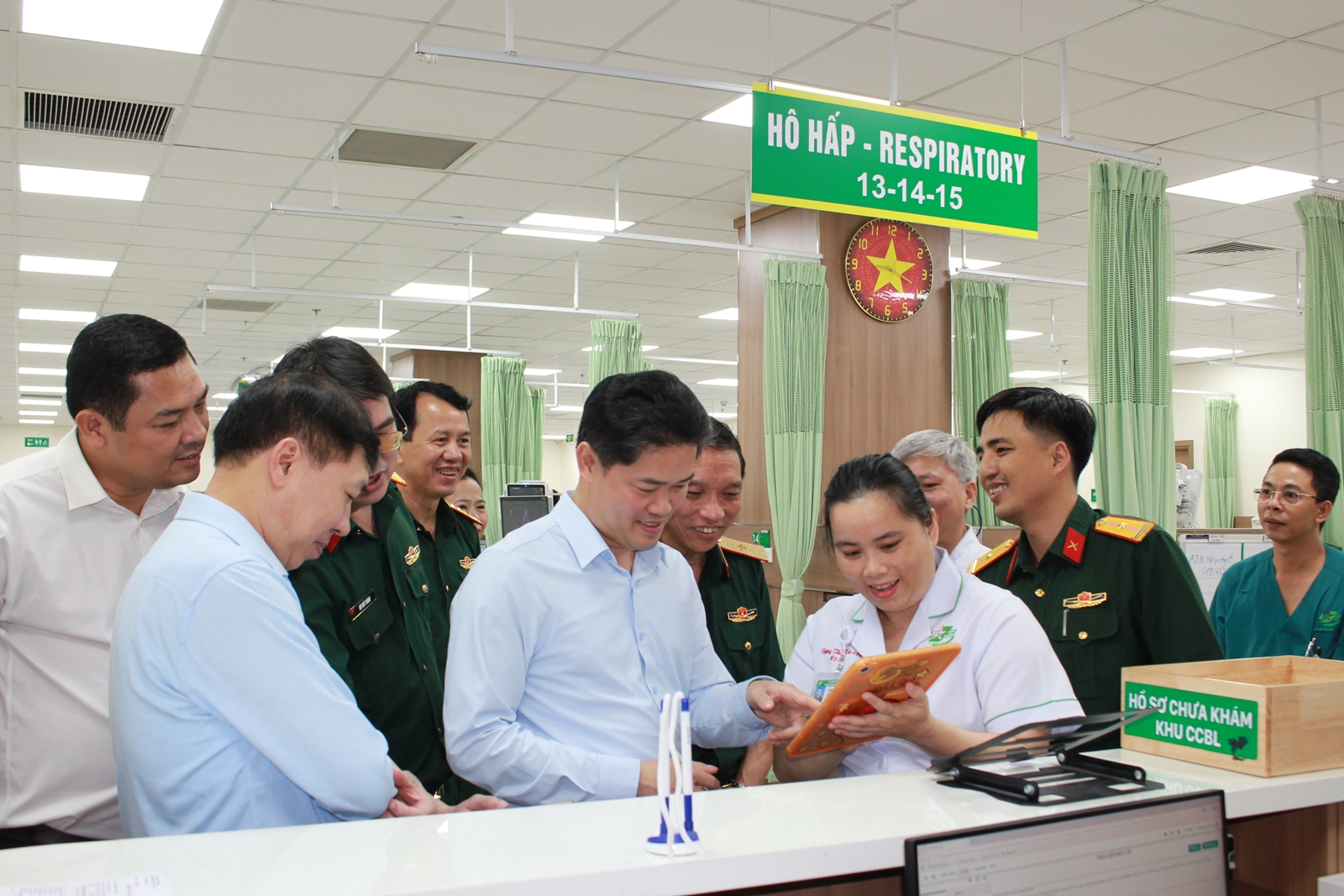 img4763-17818581367221964958212 Thứ trưởng Thường trực Vũ Mạnh Hà: Phát huy thế mạnh, đưa Bệnh viện Quân y 175 sớm đạt tầm quốc tế- Ảnh 1.