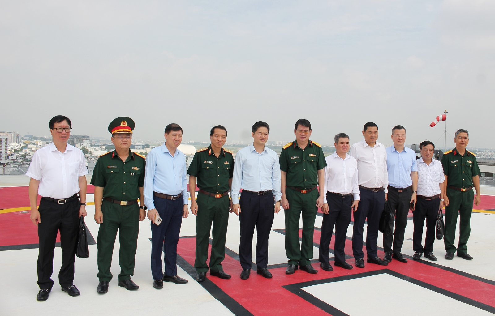 img4792-1781858472507605474827 Thứ trưởng Thường trực Vũ Mạnh Hà: Phát huy thế mạnh, đưa Bệnh viện Quân y 175 sớm đạt tầm quốc tế- Ảnh 3.
